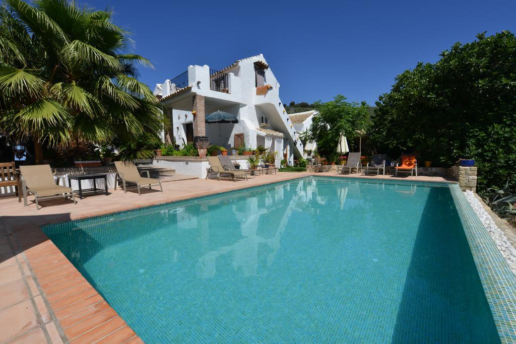 Cortijo La Haza Bed & Breakfast Iznajar Exterior photo