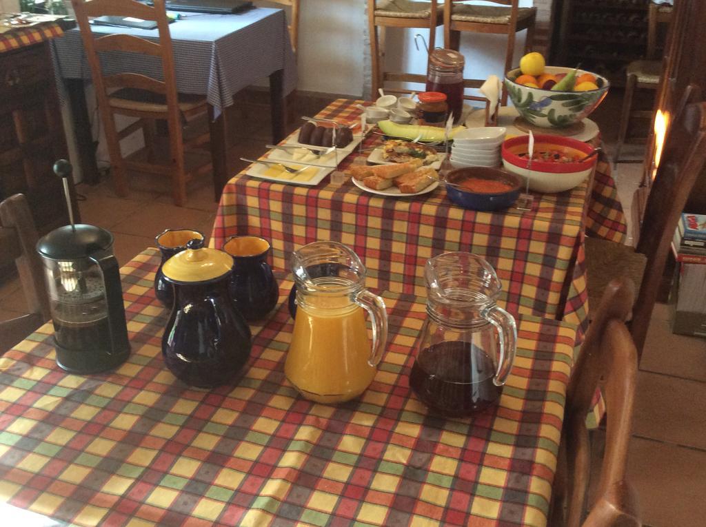 Cortijo La Haza Bed & Breakfast Iznajar Exterior photo